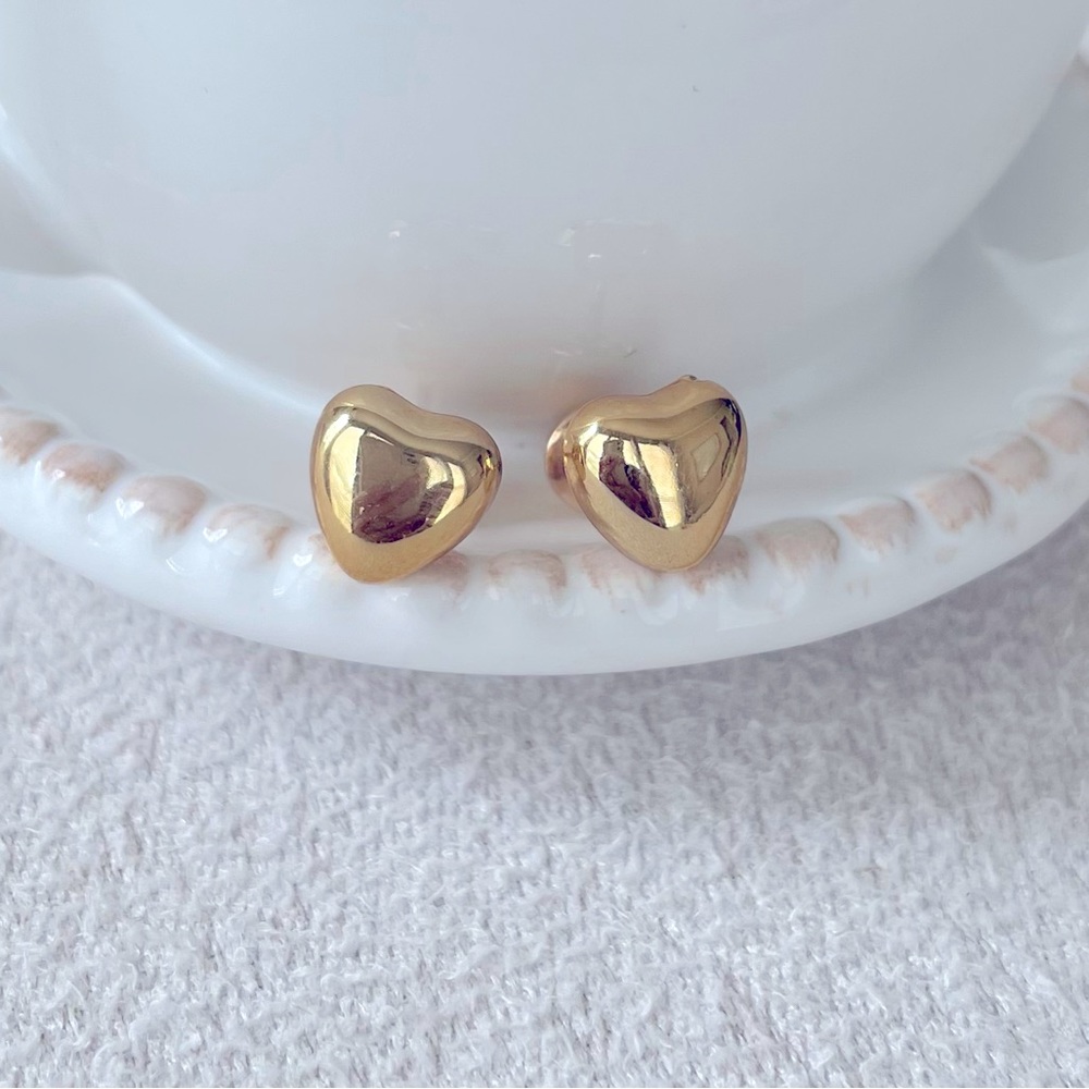 Heart shaped gold studs